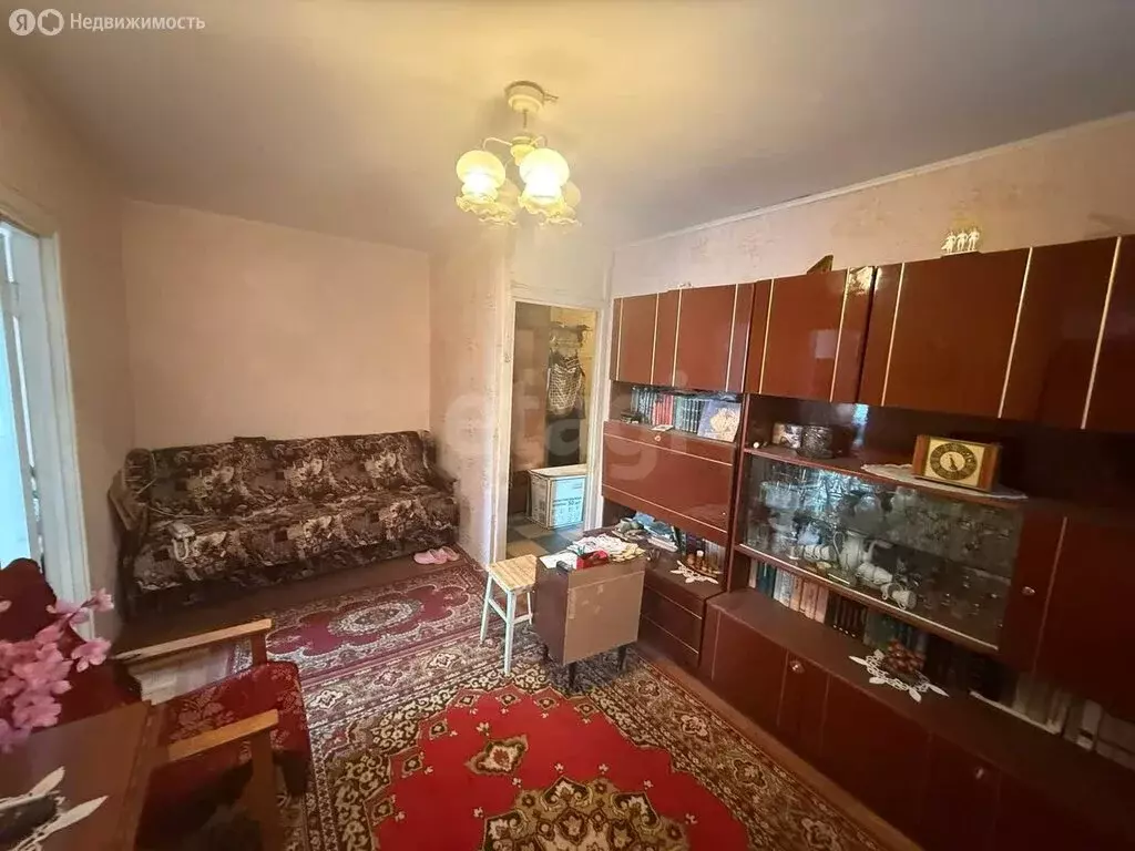3-комнатная квартира: Шебекино, улица 50 лет Октября, 7 (43 м) - Фото 1
