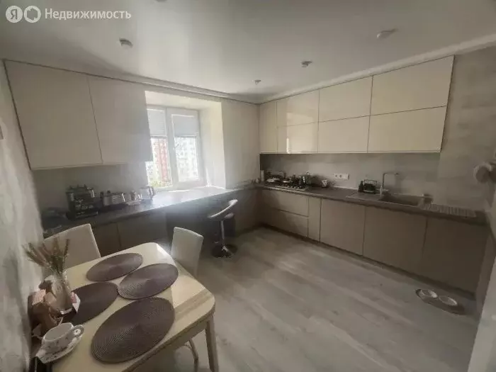 3-комнатная квартира: Евпатория, проспект Победы, 87 (75 м) - Фото 2