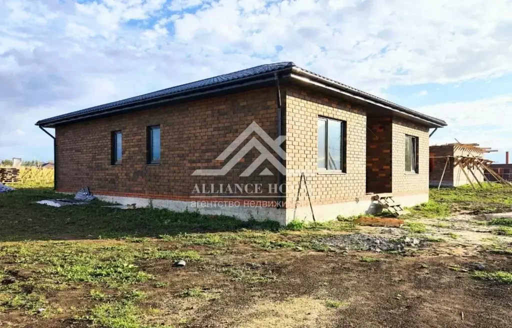 Дом в Татарстан, Лаишевский район, Кирбинское с/пос, д. Травкино ул. ... - Фото 1