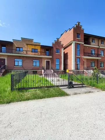 Таунхаус 300 м на участке 4,5 сот. - Фото 0