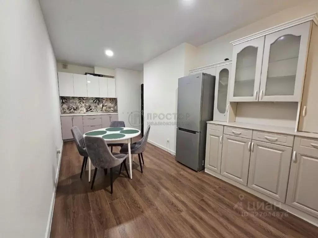 3-к кв. Москва Сосенское поселение, просп. Куприна, 40к1 (77.9 м) - Фото 1