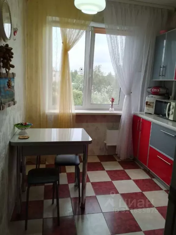 2-к кв. Пермский край, Губаха Октябрьский просп., 9 (50.0 м) - Фото 1