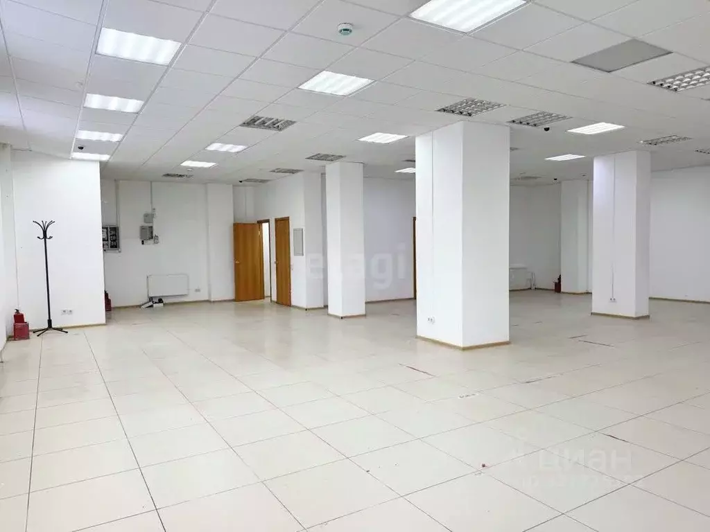 Помещение свободного назначения в Тюменская область, Тюмень проезд ... - Фото 1