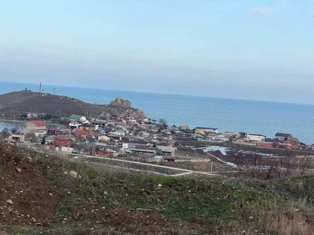 Участок в Крым, Ленинский район, Войковское с/пос, с. Курортное ул. ... - Фото 1