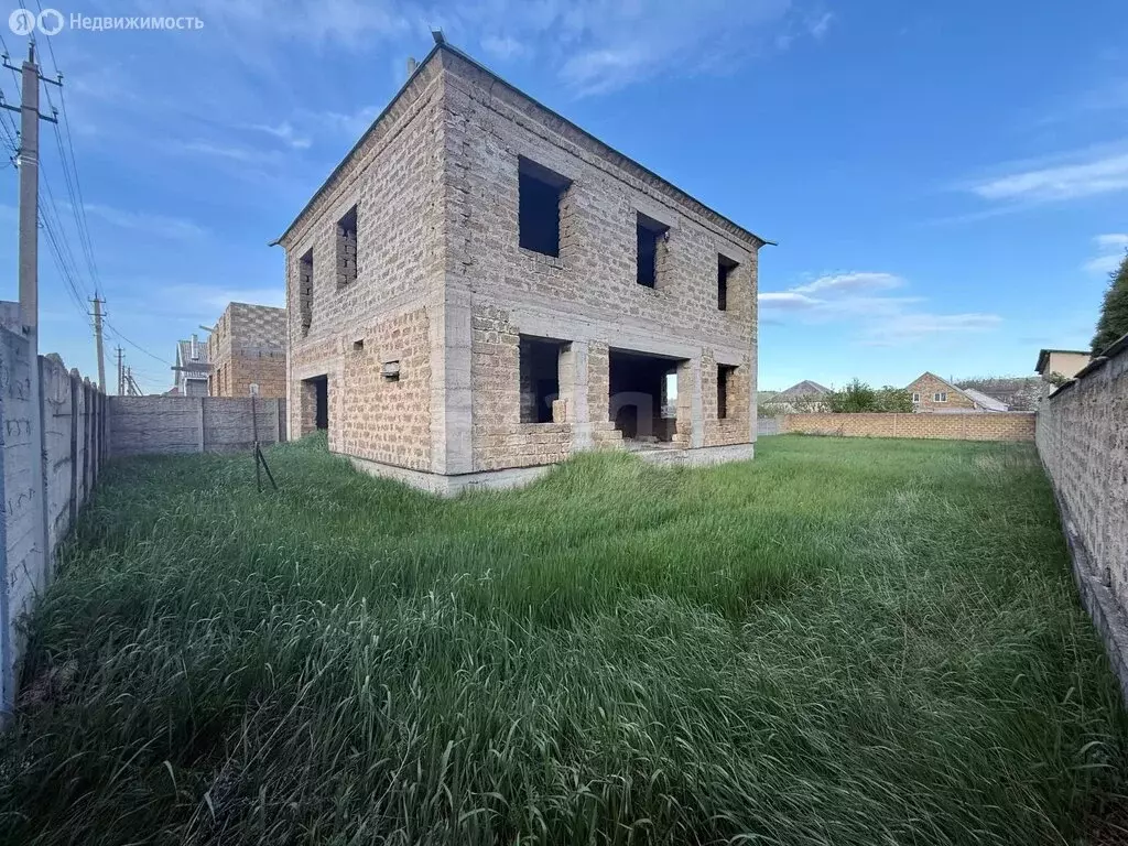 Дом в Украинка, улица Дружбы (170 м) - Фото 1