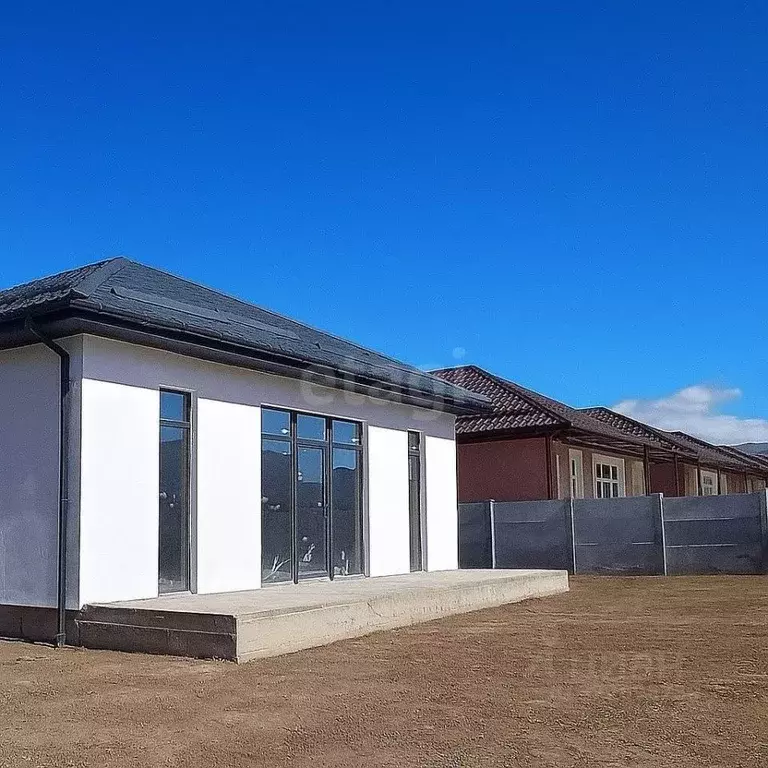 Дом в Крым, Симферопольский район, Добровское с/пос, с. Заречное ул. ... - Фото 1