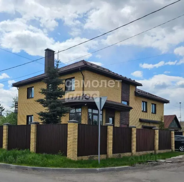 Дом в Свердловская область, Каменск-Уральский пос. Хозспособ, ул. ... - Фото 1