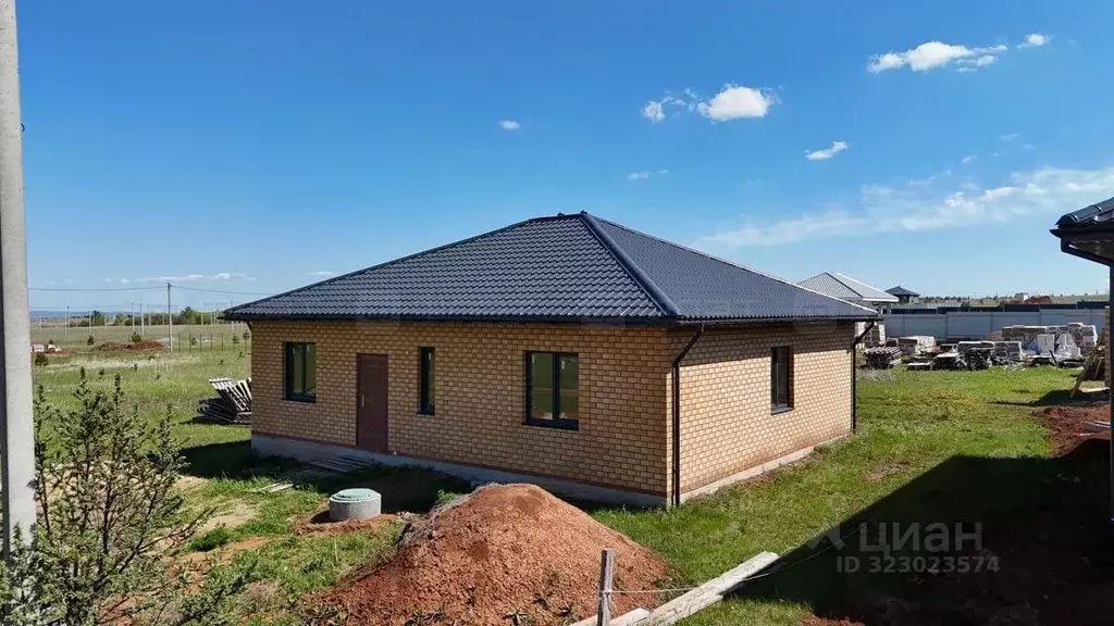 Дом в Татарстан, Тукаевский район, Малошильнинское с/пос, с. ... - Фото 1