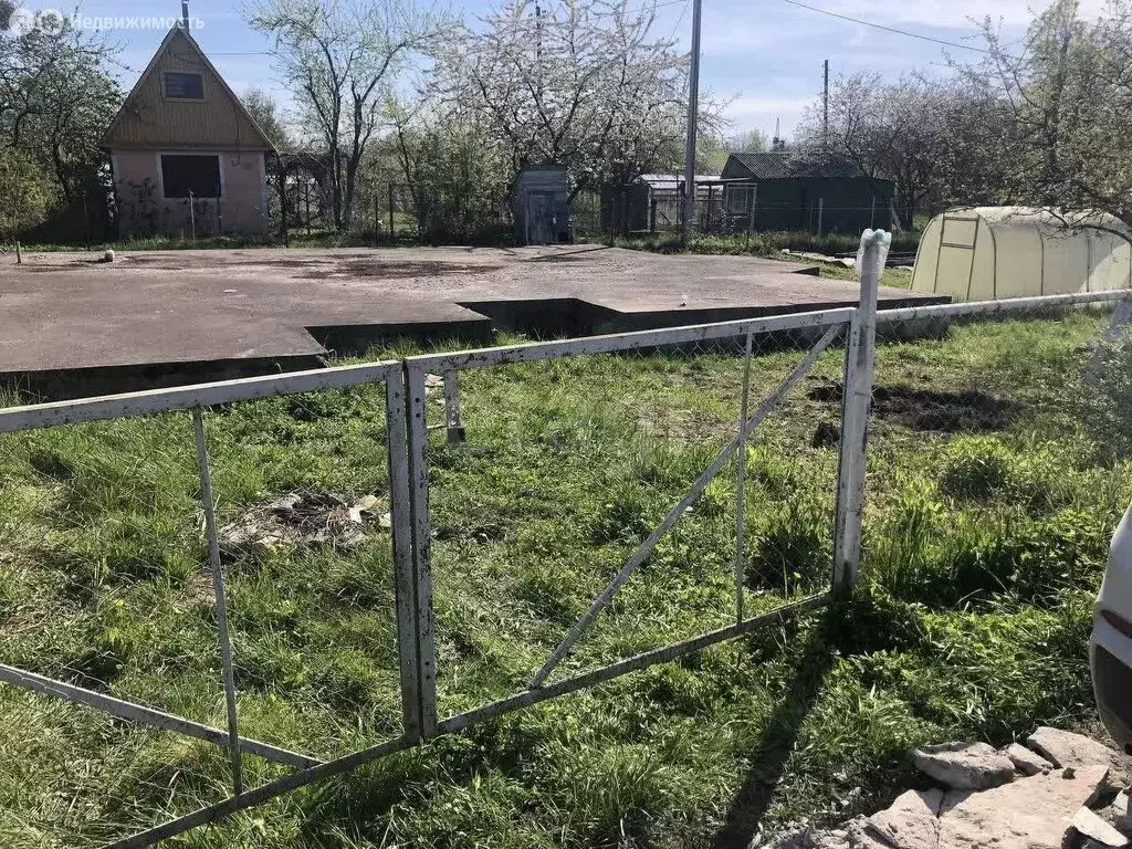 Участок в Луговое, СНТ Служащий, Центральная улица (5 м) - Фото 0