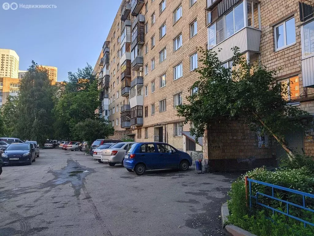 1-комнатная квартира: екатеринбург, боровая улица, 24 (32 м) - Фото 0