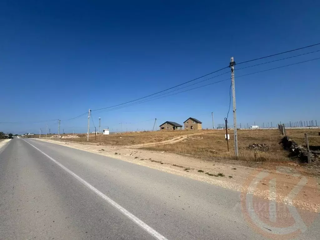 Участок в Крым, Черноморский район, Оленевское с/пос, с. Калиновка ул. ... - Фото 1