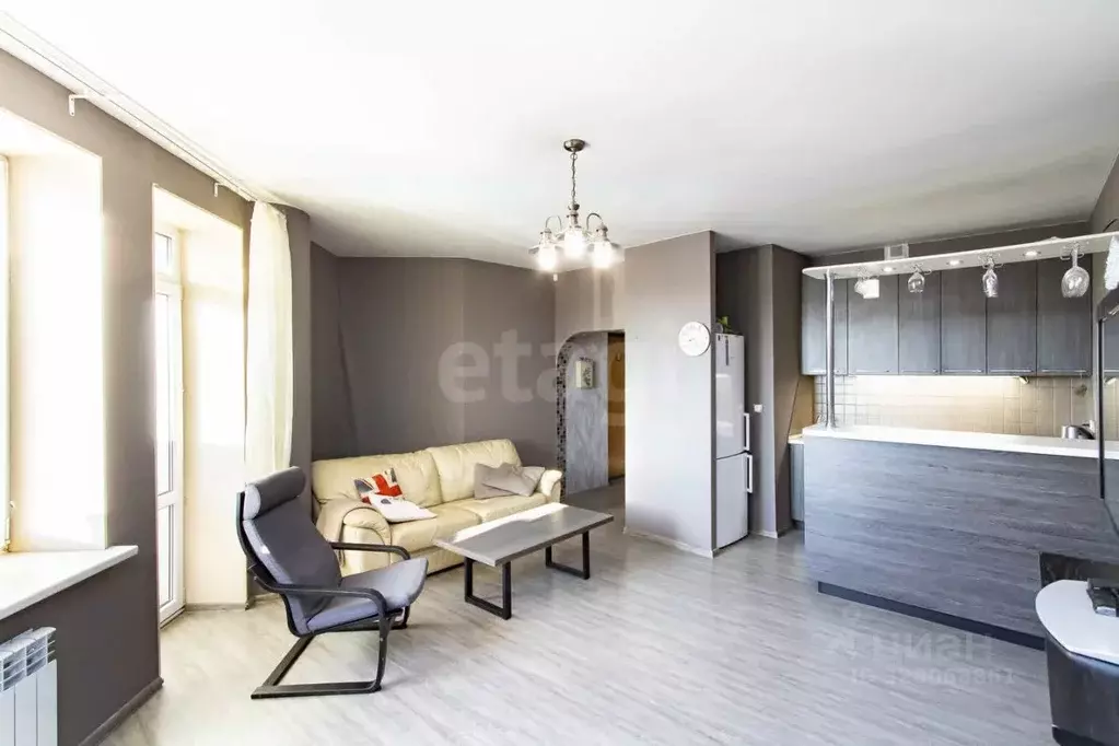 2-к кв. Тюменская область, Тюмень ул. 50 лет ВЛКСМ, 13к1 (71.2 м) - Фото 1