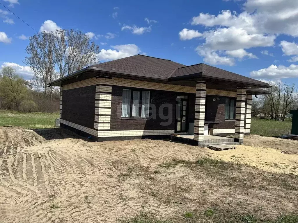Дом в Белгородская область, Старооскольский городской округ, с. ... - Фото 1
