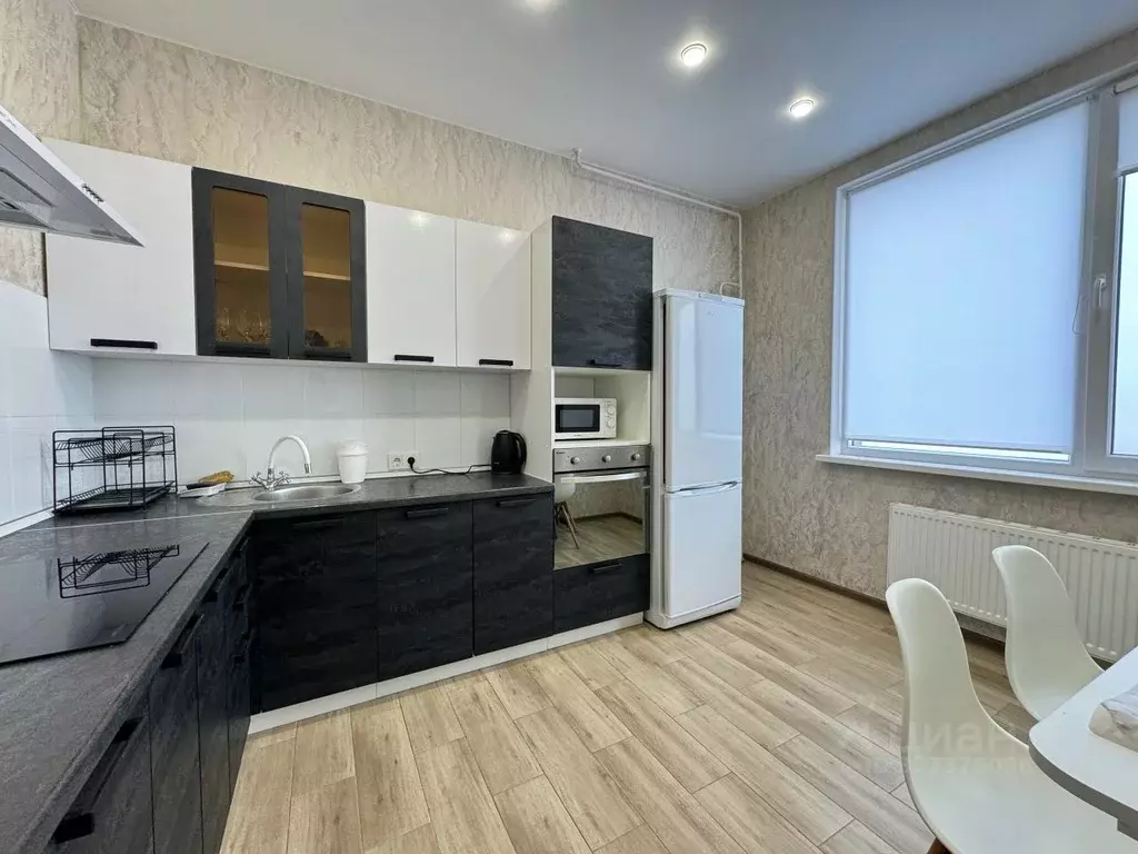 2-к кв. Крым, Симферополь просп. Александра Суворова, 15к10 (56.0 м) - Фото 1