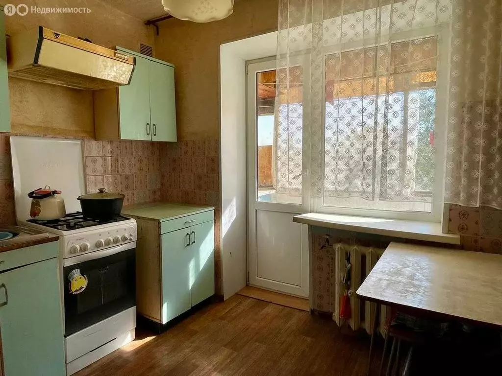 3-комнатная квартира: Волжский, улица имени Генерала Карбышева, 82 ... - Фото 0