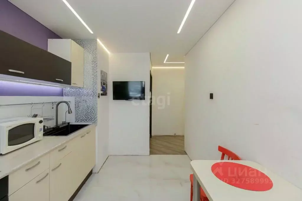 3-к кв. Тюменская область, Тюмень ул. Монтажников, 11 (65.4 м) - Фото 1