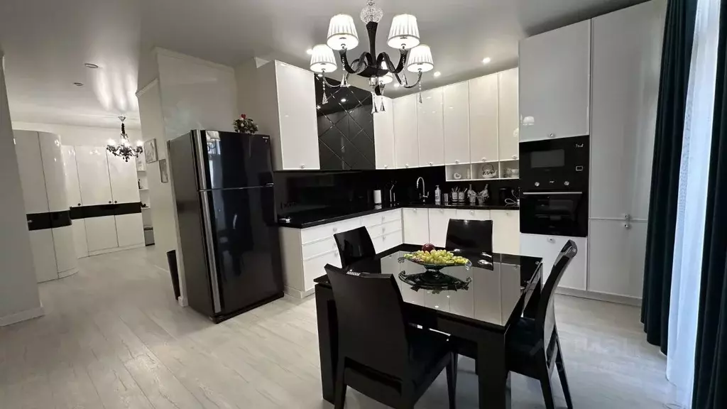 2-к кв. Астраханская область, Астрахань Донбасская ул., 3 (78.0 м) - Фото 1