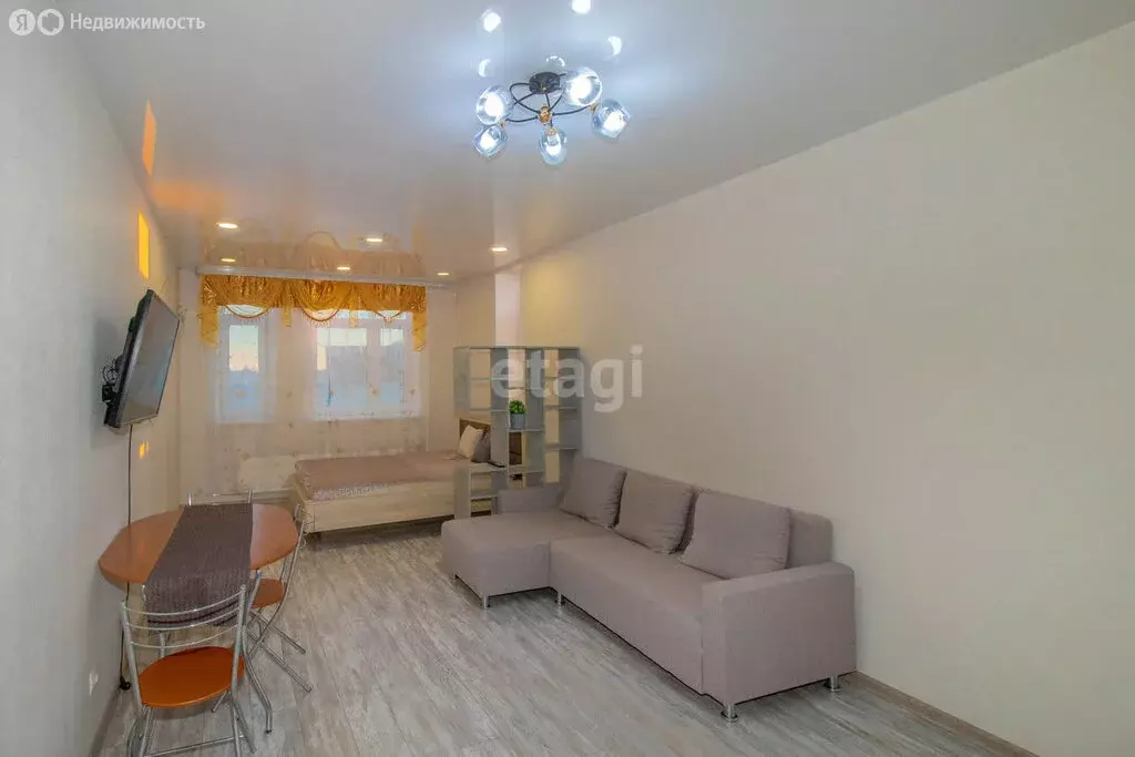 Квартира-студия: Тюмень, улица Тимофея Чаркова, 83 (37.6 м) - Фото 1