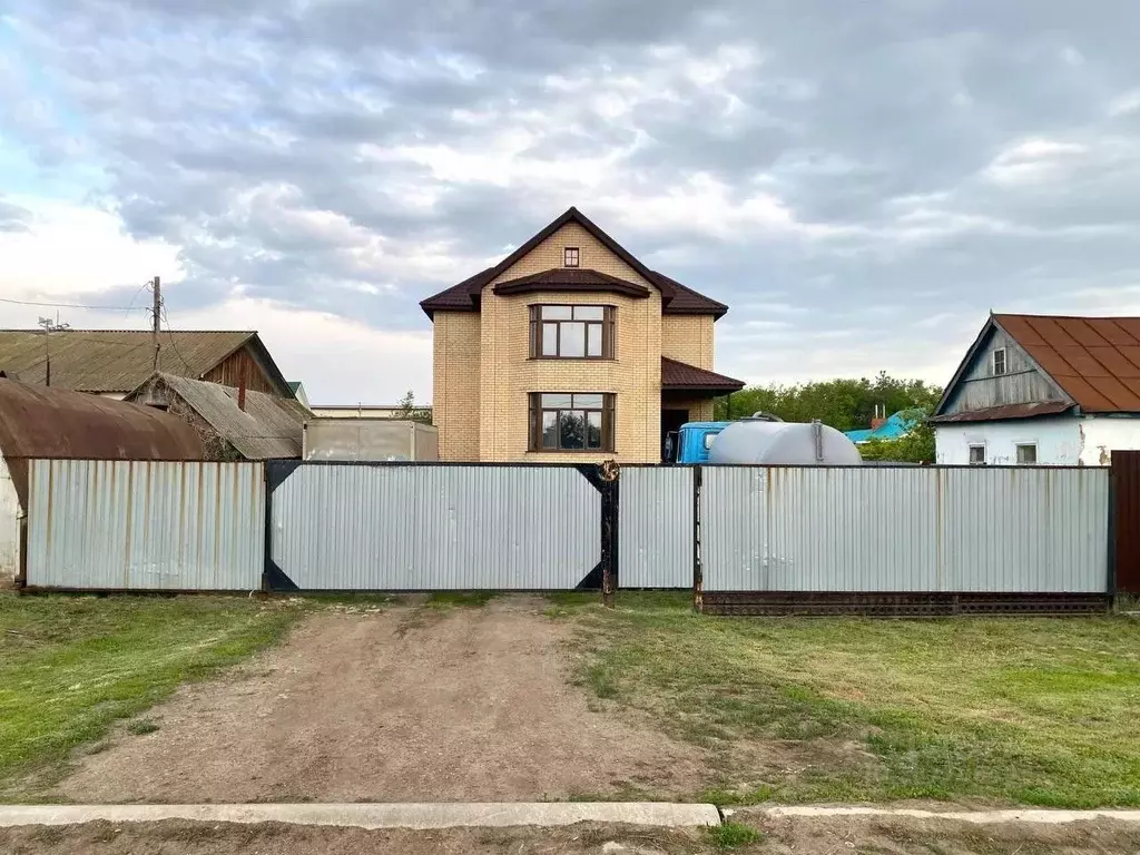 Дом в Оренбургская область, Оренбургский район, с. Южный урал Дорожная ... - Фото 1