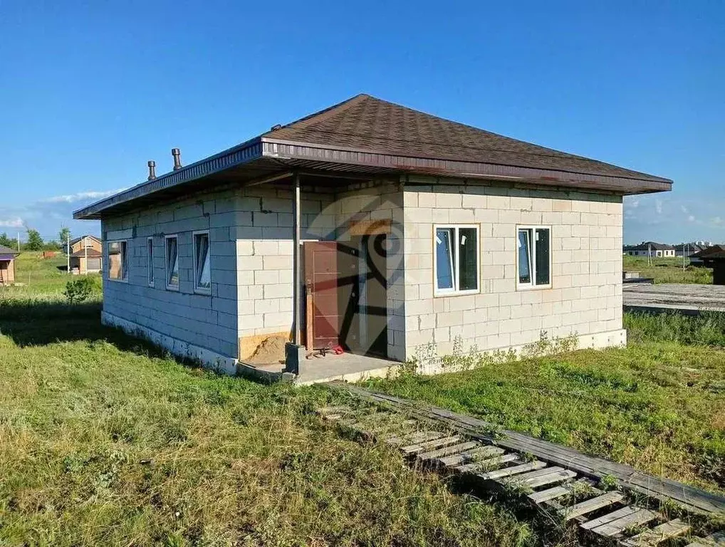 Дом в Белгородская область, Старый Оскол ул. Бархатная (90 м) - Фото 0