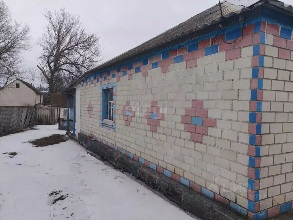 Дом в Белгородская область, Вейделевский район, Закутчанское с/пос, с. ... - Фото 1