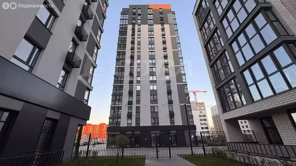 2-комнатная квартира: Тюмень, улица Николая Глебова, 3 (64 м) - Фото 0