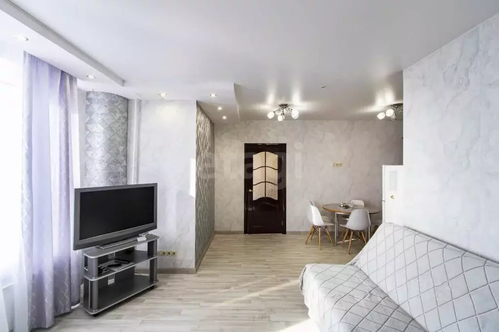 Помещение свободного назначения в Тюменская область, Тюмень ул. 50 лет ... - Фото 1