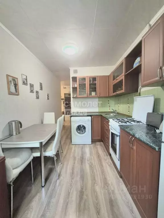 2-к кв. Волгоградская область, Волгоград ул. Кирова, 94 (50.4 м) - Фото 0