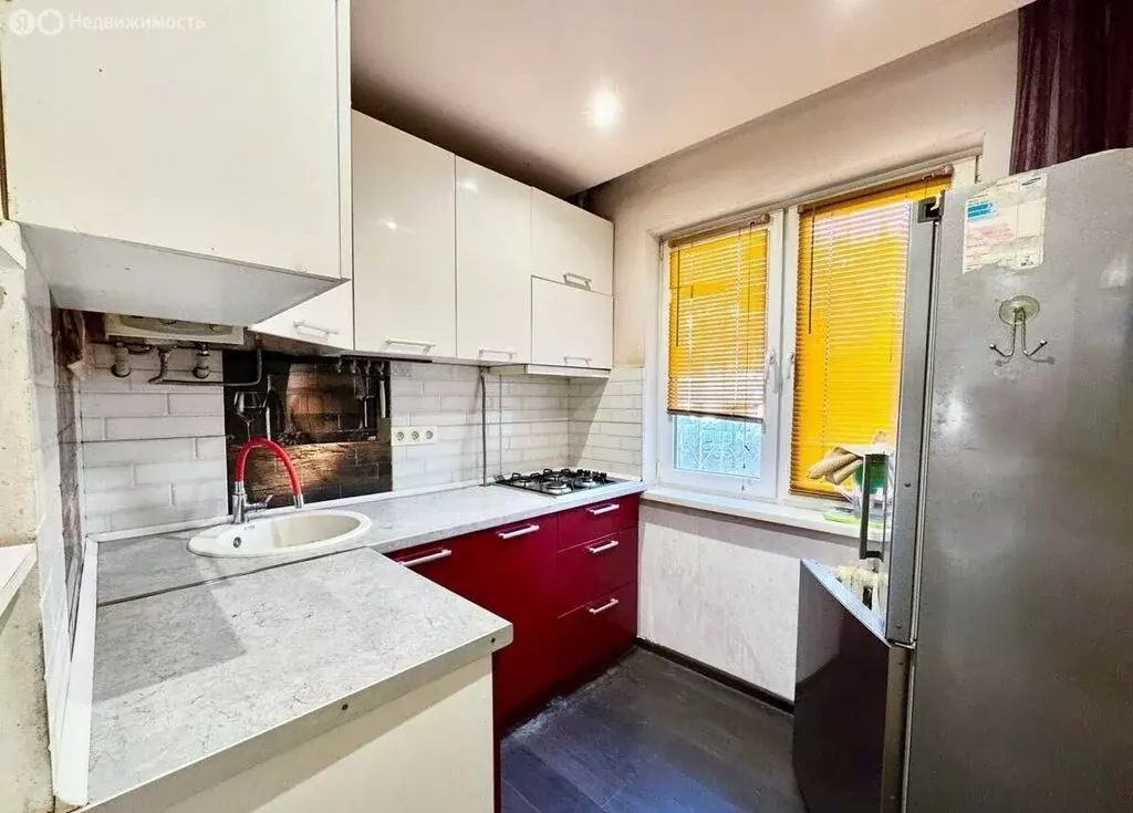 3-комнатная квартира: Ялта, улица Бирюкова, 36 (67 м) - Фото 1