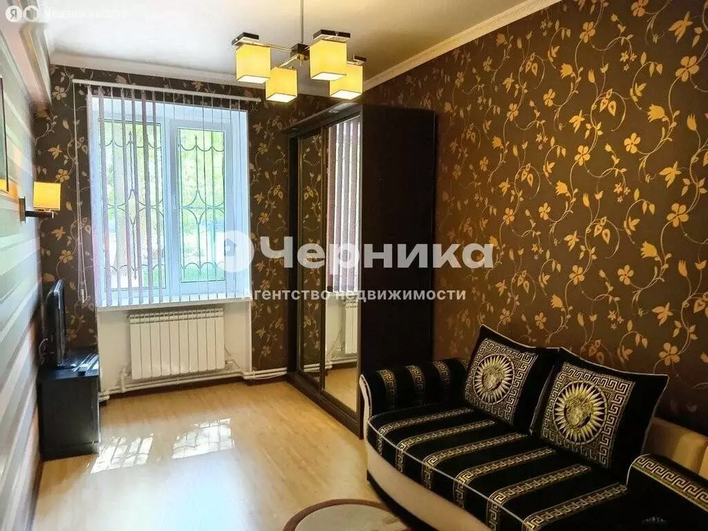 4-комнатная квартира: Каменск-Шахтинский, улица Ворошилова, 3А (85 м) - Фото 0