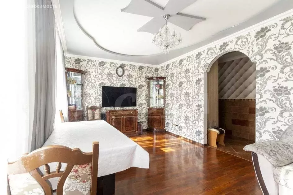 3-комнатная квартира: Тюмень, улица Муравленко, 9 (77.2 м) - Фото 1