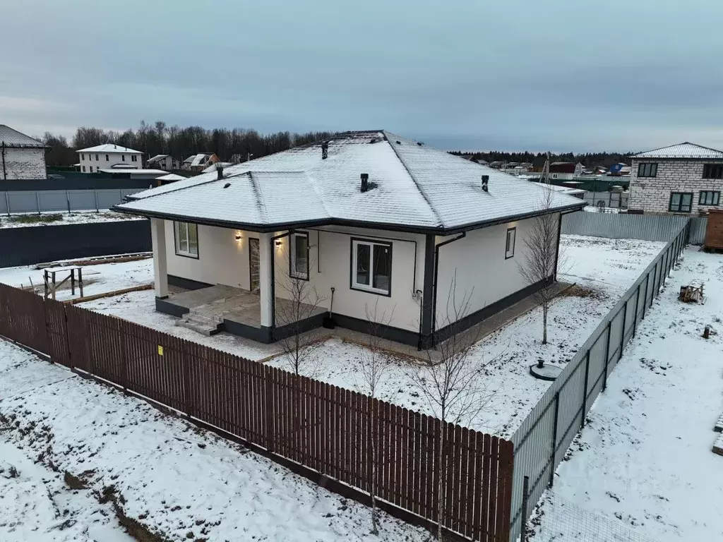 Дом в Калужская область, Жуковский муниципальный округ, д. Чубарово  ... - Фото 1