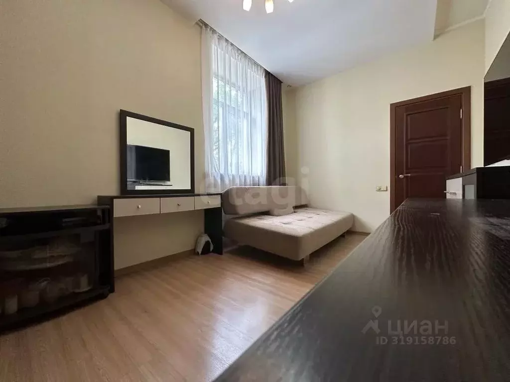 2-к кв. Приморский край, Владивосток Комсомольская ул., 7 (76.6 м) - Фото 0