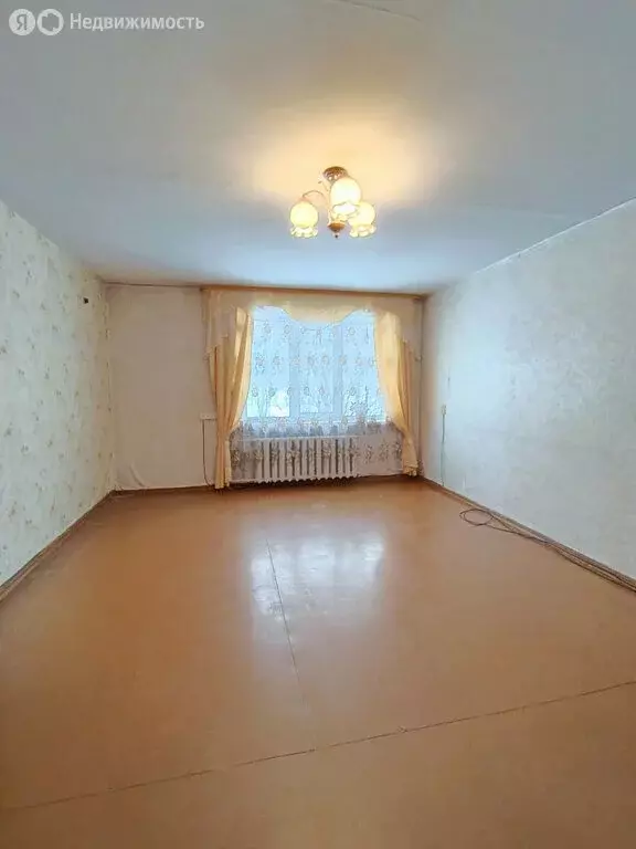 4-комнатная квартира: Туринск, улица Чкалова, 60 (73.7 м) - Фото 1