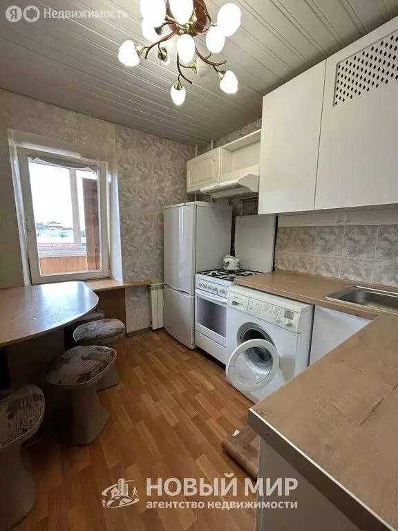 3-комнатная квартира: Бор, улица Ленина, 131 (60 м) - Фото 1