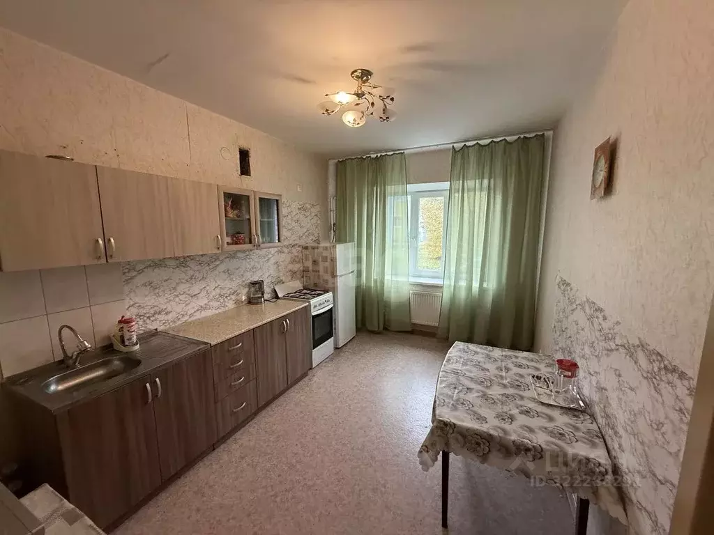 2-к кв. Вологодская область, Череповец Ленинградская ул., 38 (70.4 м) - Фото 1