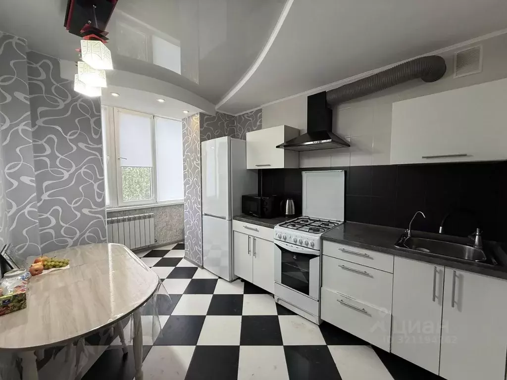2-к кв. Крым, Феодосия ул. Гарнаева, 75А (56.0 м) - Фото 0