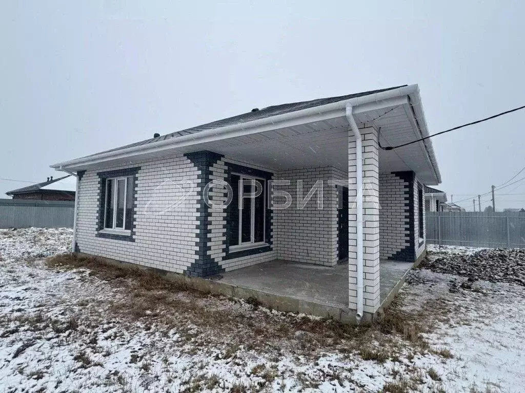 Дом в Тюменская область, Тюменский муниципальный округ, с. Чикча, ... - Фото 0