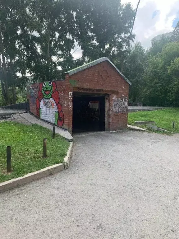 Гараж в Свердловская область, Екатеринбург ул. Садовая, 18 (17 м) - Фото 0