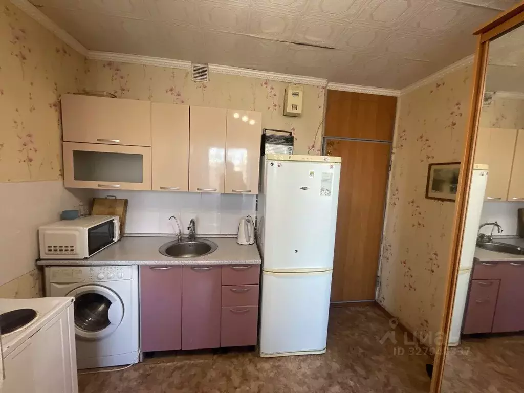 Комната Свердловская область, Екатеринбург ул. Репина, 21 (14.0 м) - Фото 1