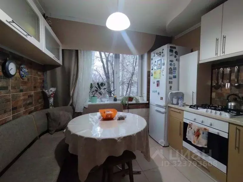 2-к кв. Омская область, Омск Омская ул., 152 (51.9 м) - Фото 0