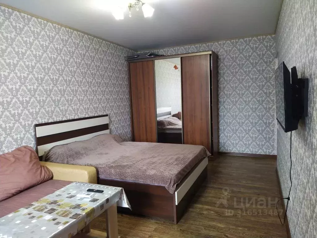 1-к кв. Дагестан, Каспийск Октябрьская ул., 8 (42.0 м) - Фото 1