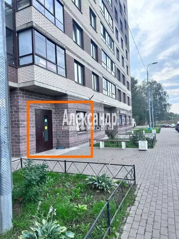 Торговая площадь в Санкт-Петербург ул. Русановская, 16к3 (96 м) - Фото 1