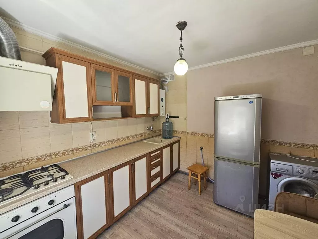 Дом в Крым, Симферополь ул. Голубиная, 41 (50 м) - Фото 1