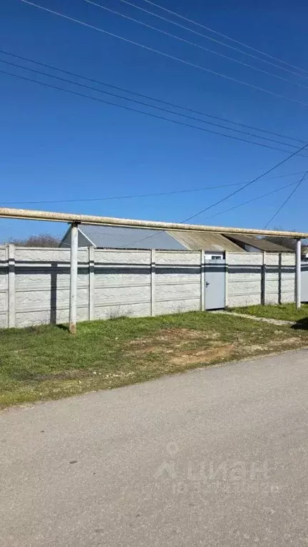 Дом в Крым, Черноморский район, Медведевское с/пос, с. Медведево ул. ... - Фото 2