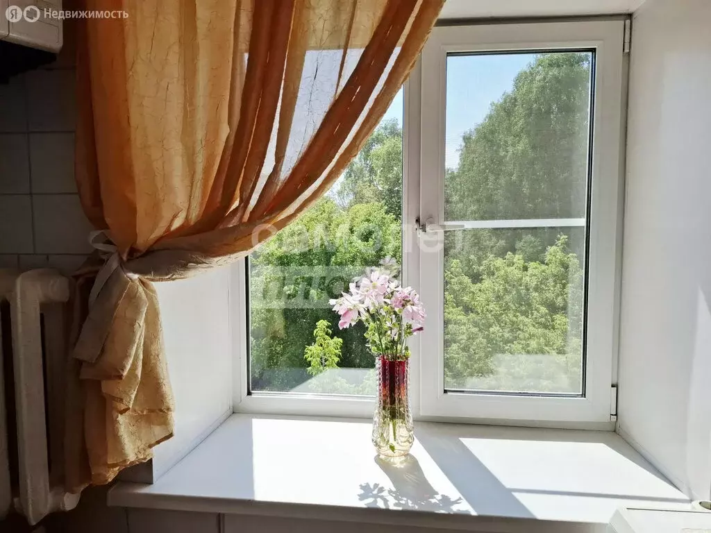 3-комнатная квартира: Кострома, улица Титова, 1 (56 м) - Фото 0
