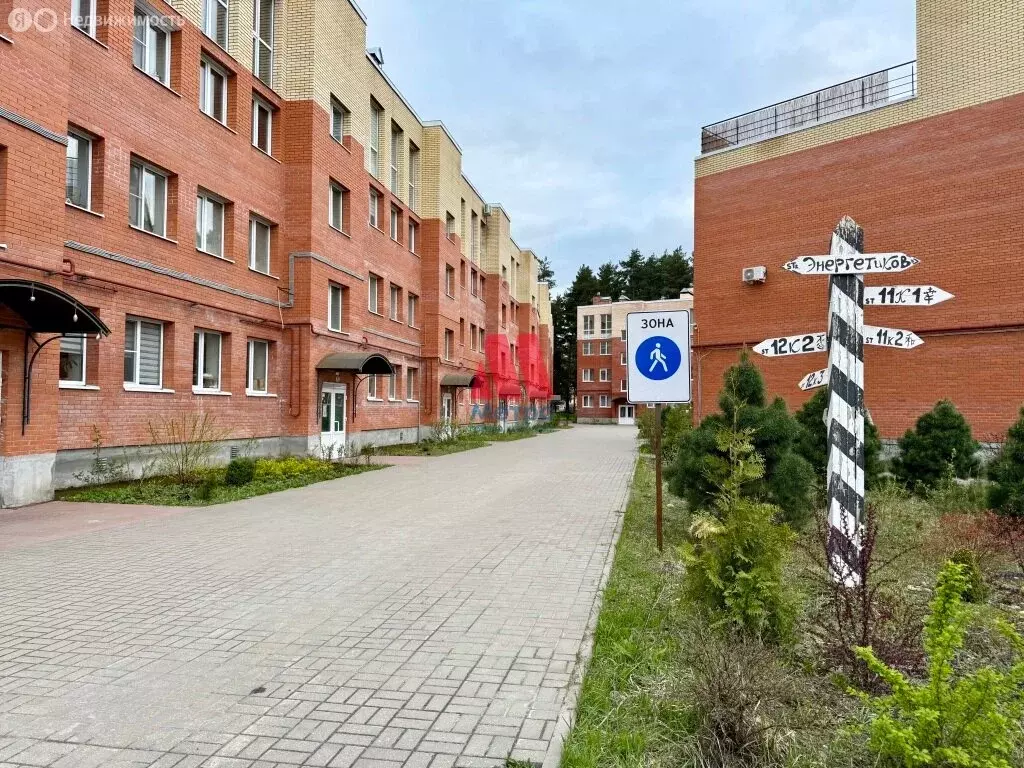3-комнатная квартира: посёлок Красный Бор, улица Энергетиков, 12к2 (71 ... - Фото 0