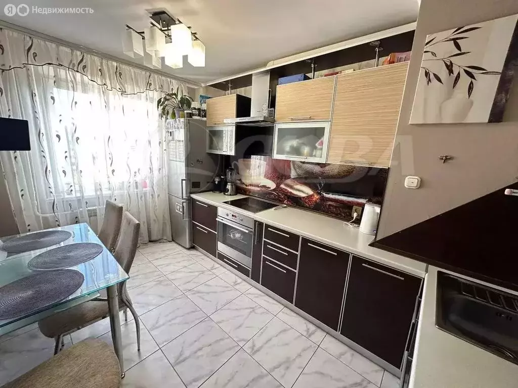 3-комнатная квартира: Тюмень, улица Александра Логунова, 18 (68 м) - Фото 1
