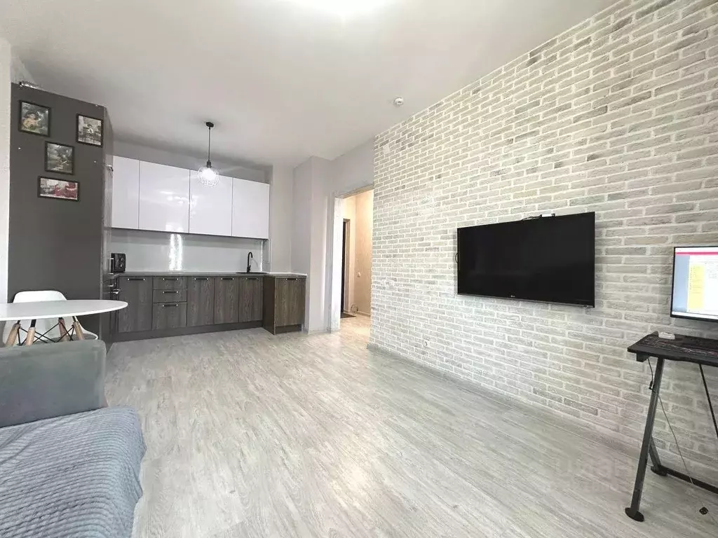 2-к кв. Красноярский край, Красноярск наб. Ярыгинская, 11 (40.0 м) - Фото 1