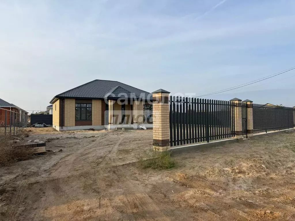 Дом в Астраханская область, Приволжский район, с. Карагали 29 (110 м) - Фото 1